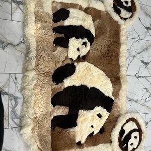 Alpaca  fur panda bear rug